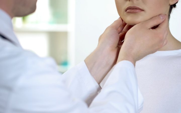 Обследование щитовидной железы и прием врача