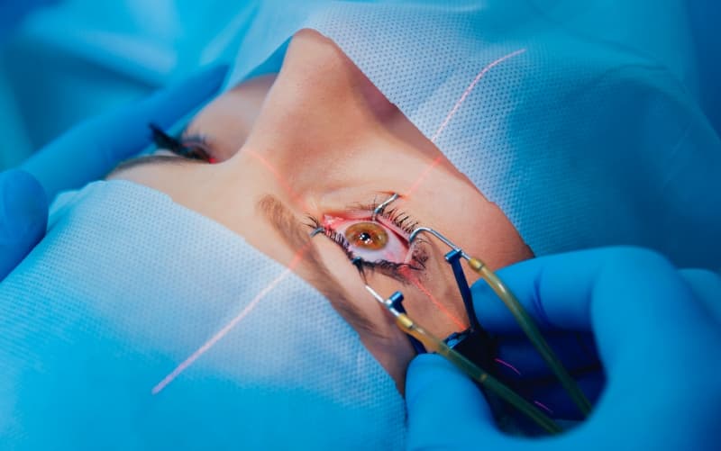 Использование местных анестетиков при лечении пациентов с поверхностными повреждениями роговицы (Annals of Emergency Medicine, февраль 2024)