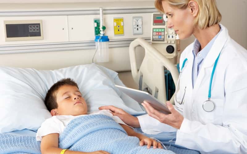 Лечение кровотечений после тонзиллэктомии (Emergency Medicine Clinics, июль 2025)