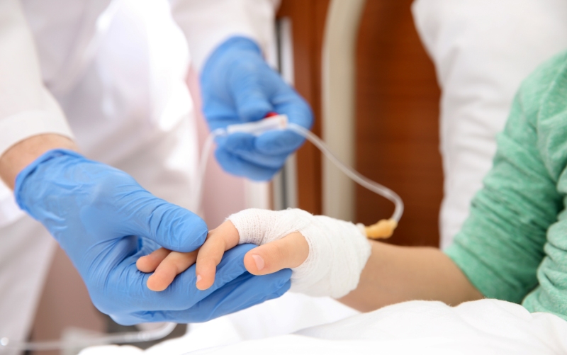 Эффективность и безопасность транексамовой кислоты при остром кровотечении (BMJ, январь 2024)