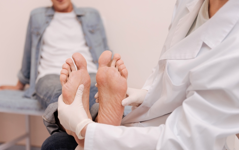 Распространенные болезненные состояния стопы и голеностопного сустава (JAMA, декабрь 2023)