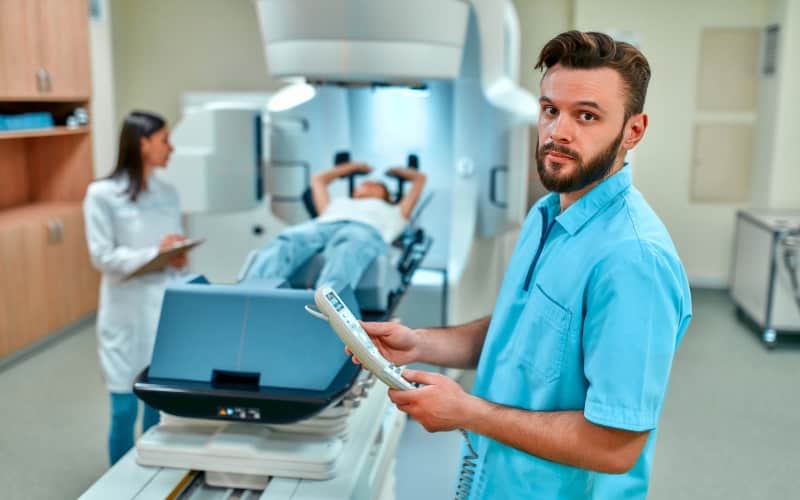 Практические рекомендации по контролю после cтереотаксической лучевой терапии позвоночника (Practical Radiation Oncology, апрель 2026)