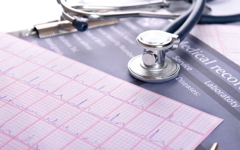 Острая сердечная недостаточность с кардиогенным шоком, с клапанной болезнью сердца и с терминальной стадией почечной недостаточности (Heart Failure Reviews, октябрь 2025)