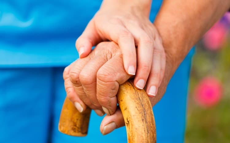 Непрерывная подача леводопы с помощью внутриротовой микропомпы (Movement Disorders, май 2024)