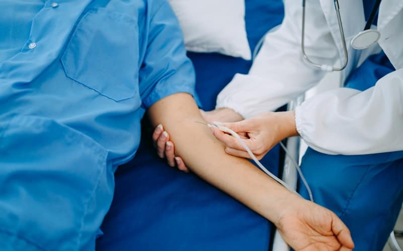 Ведение пациентов на антитромботической терапии в периоперационном периоде (JAMA, июнь 2024)