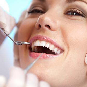 При лечении и протезировании - чистка зубов бесплатно!
