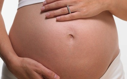 Почему малыш икает в утробе мамы?