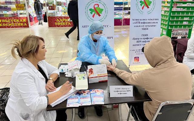 Акция «Пройди тест на ВИЧ!» на рынке Астаналык