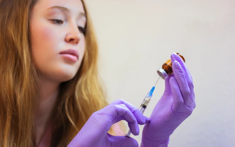 Внутримышечная инъекция в ягодицу: учимся делать самостоятельно