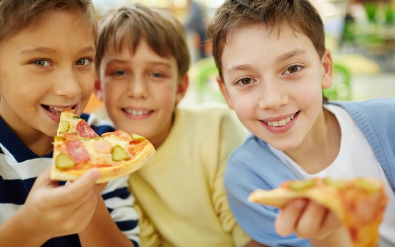 10 родительских грехов: Чем вы кормите своих детей?